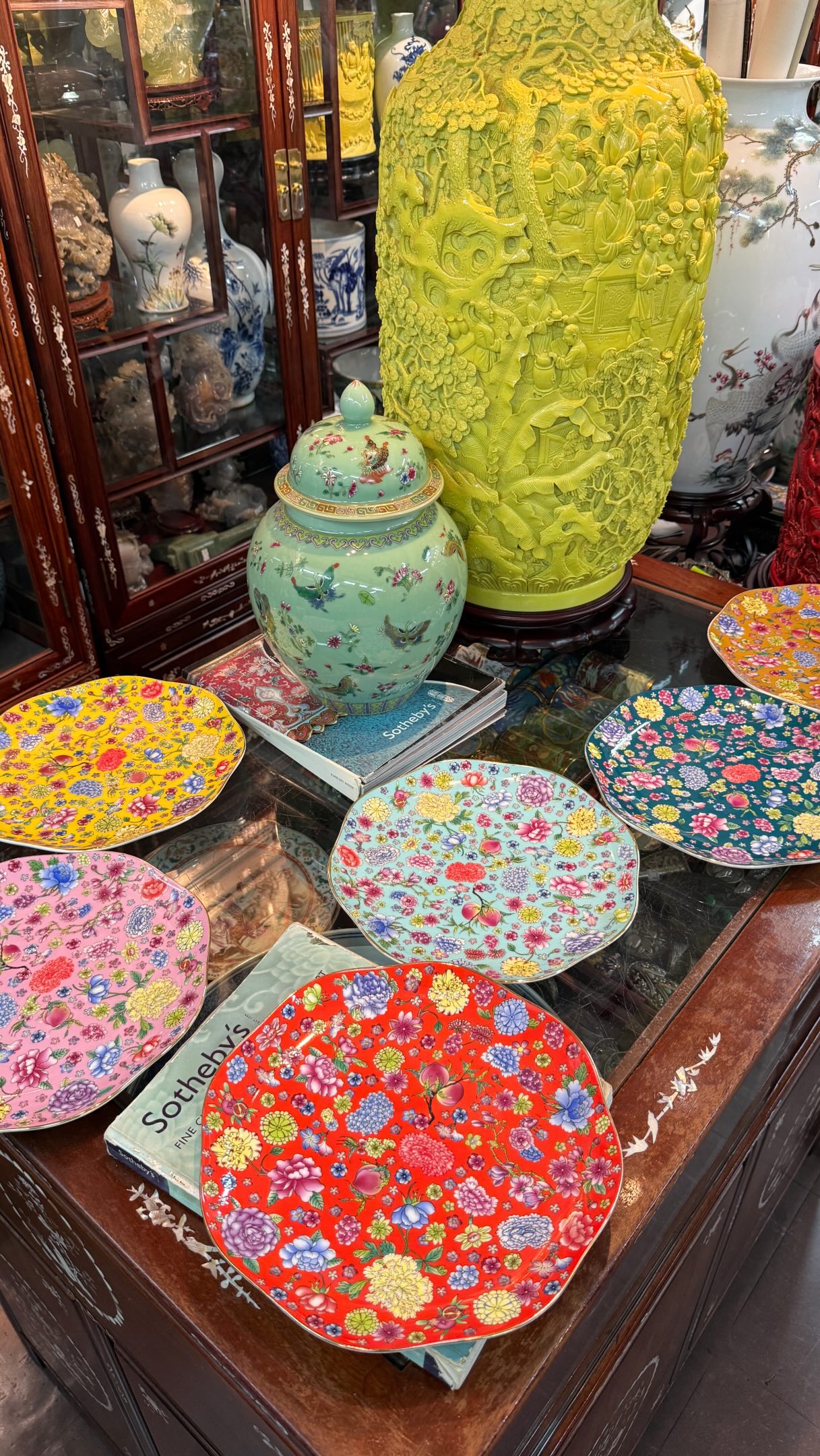 Hong Kong Shop Features Porcelain, Pottery, and Glassware