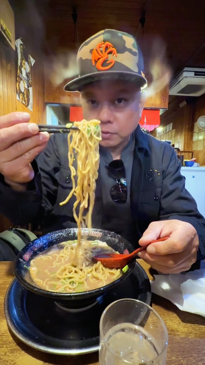 Osaka Adventures: Ramen, Cats, and New Worlds