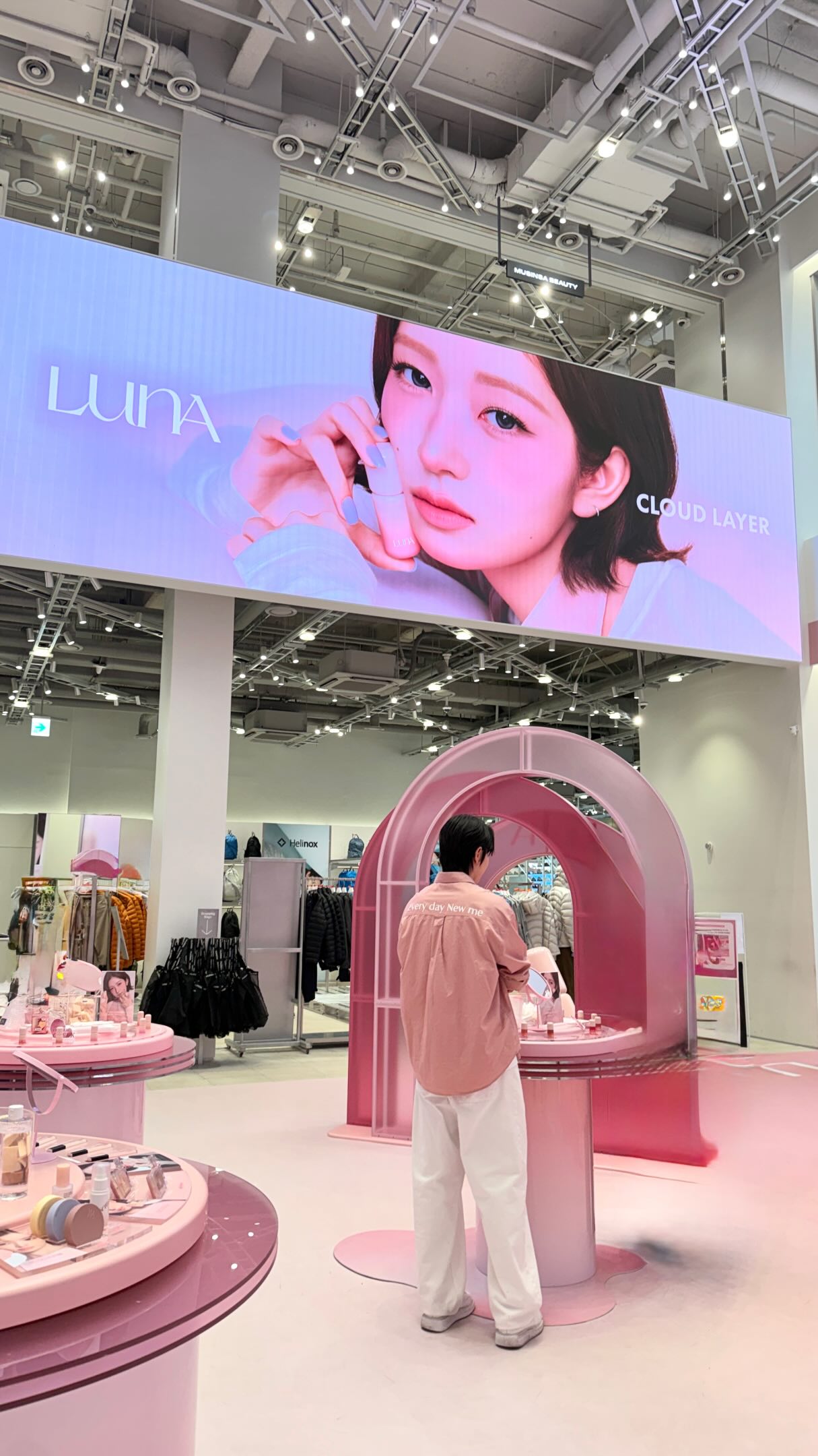Seongsu Pop-Up Stores Offer Free Gifts