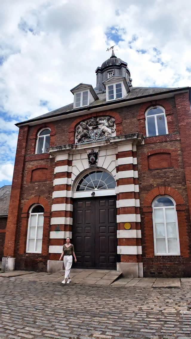 London Walking Route: Green Spaces and Historic Sites