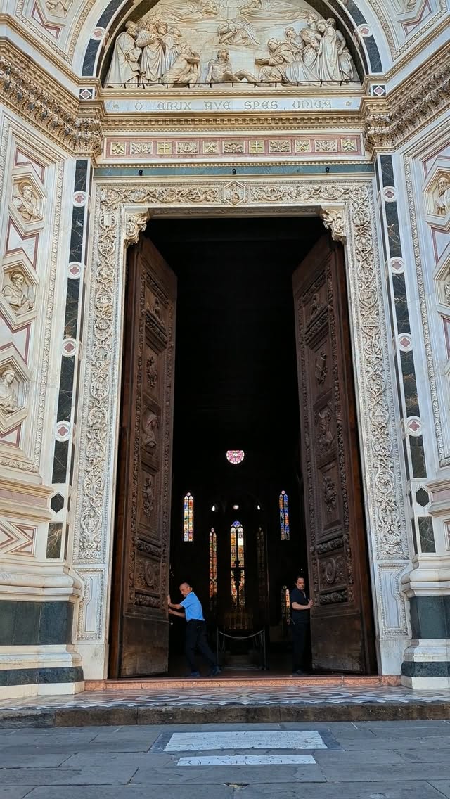 Florence Basilica's Monumental Daily Awakening