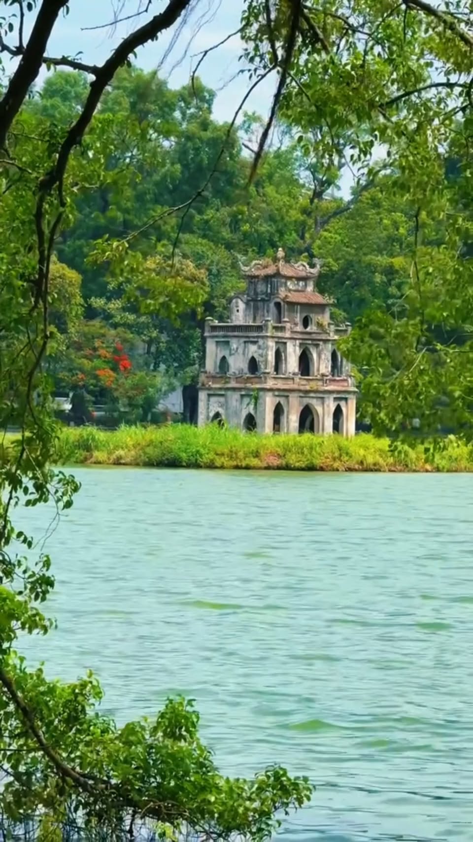 Explore Hanoi's Old Quarter and Hoan Kiem Lake
