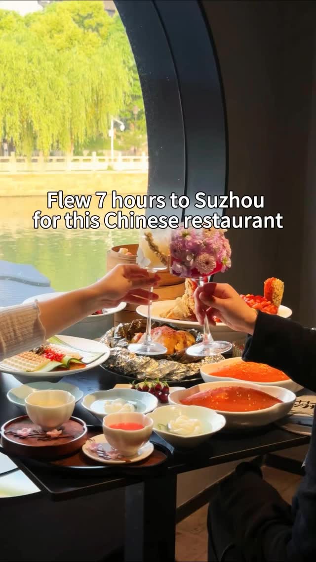 Boat Restaurant Serves Suzhou Delicacies