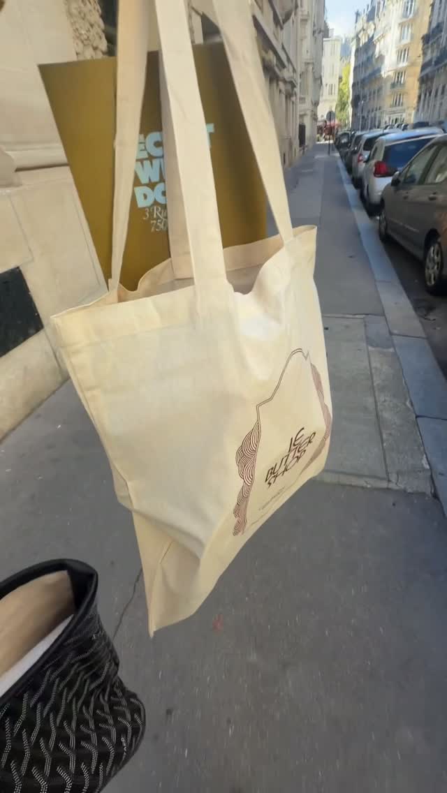 Paris Picnic Kits Feature Eiffel Tower Views