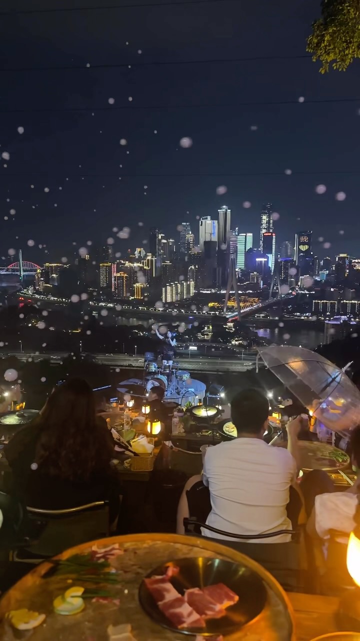 Mountain BBQ Restaurant Offers Scenic Chongqing Views