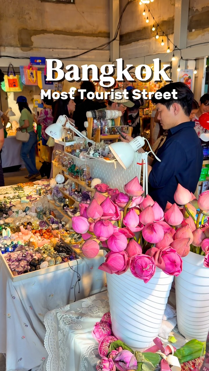 Bangkok's Song Wat Road: A Vibrant Tourist Street