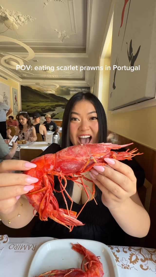 Lisbon Seafood Restaurant Features Giant Scarlet Prawns