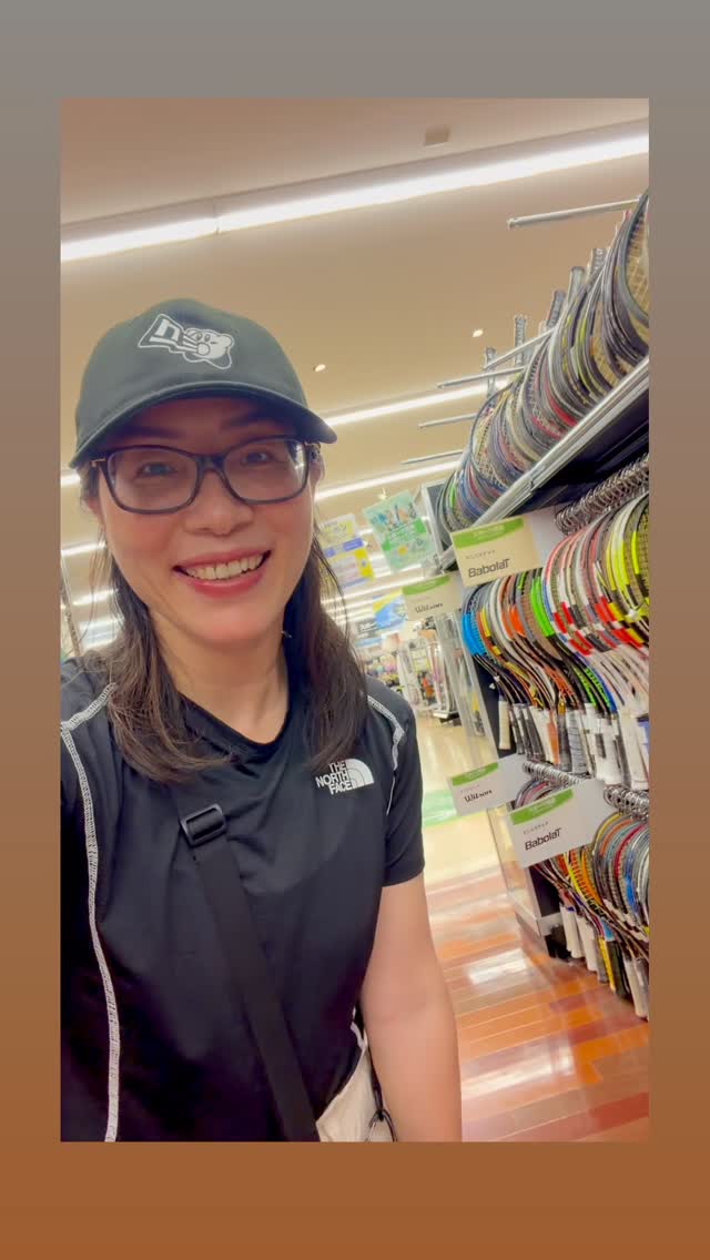 Tokyo Sports Store Tennis Racquet Hunt