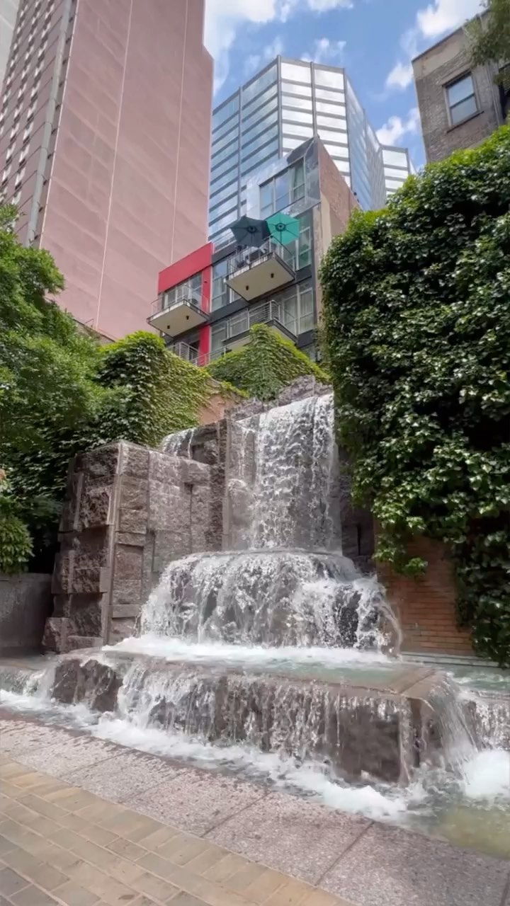 Manhattan Park and Cafe Offer Relaxing Escape