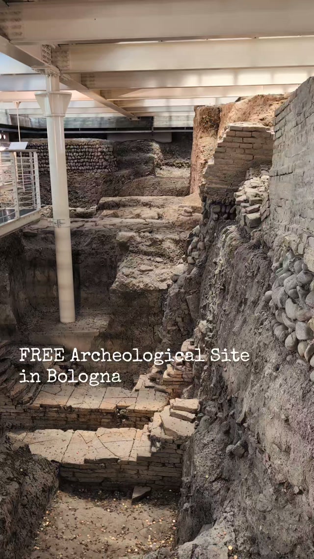 Biblioteca Salaborsa: Roman Ruins Beneath City Streets