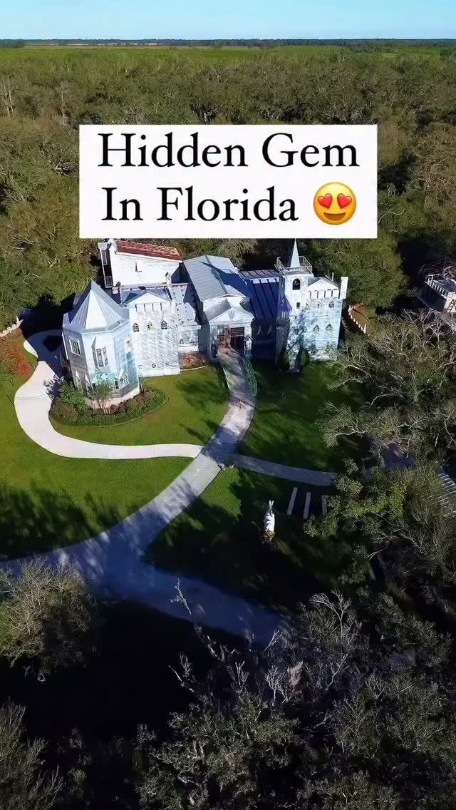 Florida Attractions: Quirky Castle, Restaurant, and Lodging