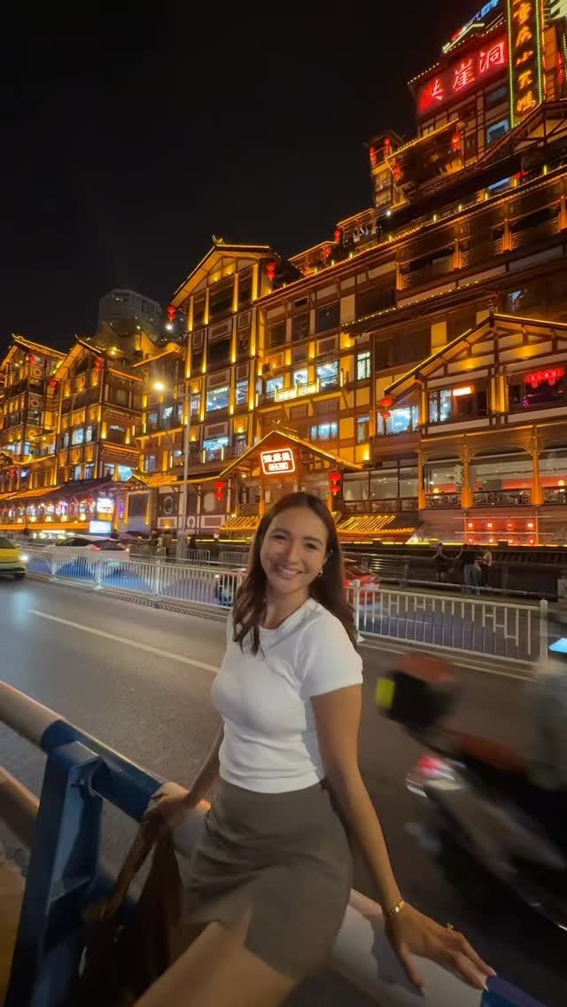 Chongqing And Chengdu: Pandas, Shopping, And City Views