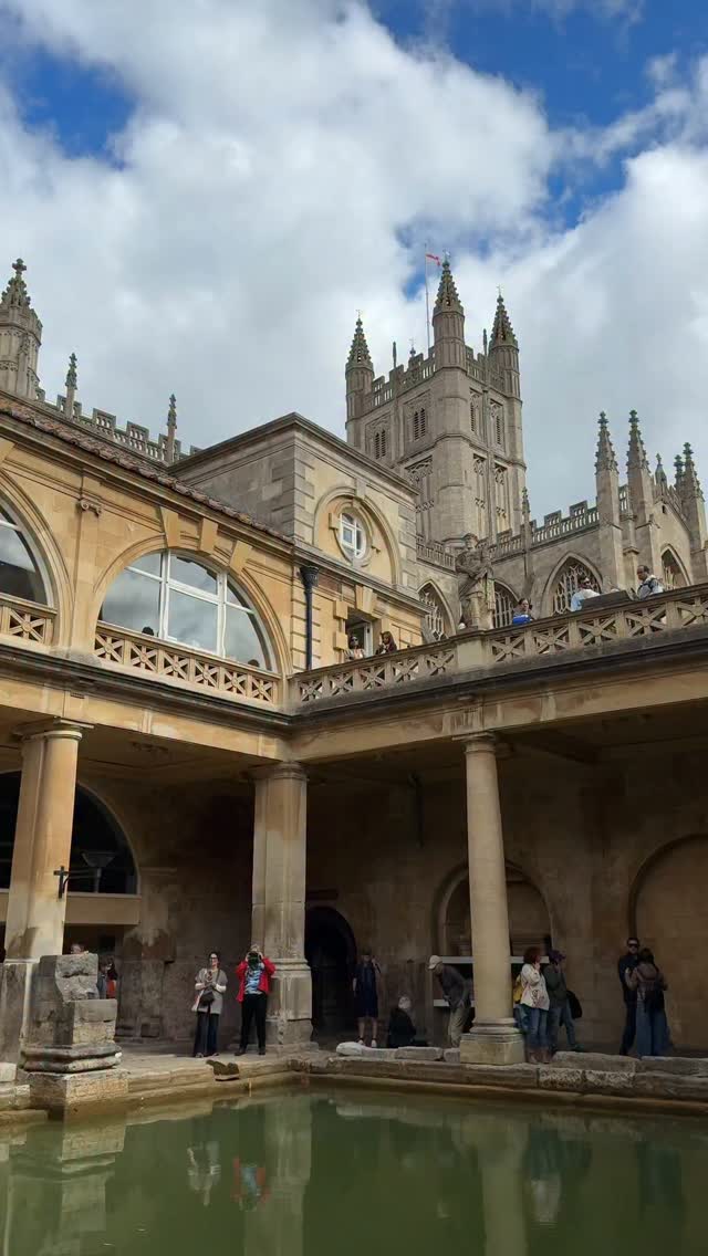 Roman Baths and Bath Abbey Historical Sites