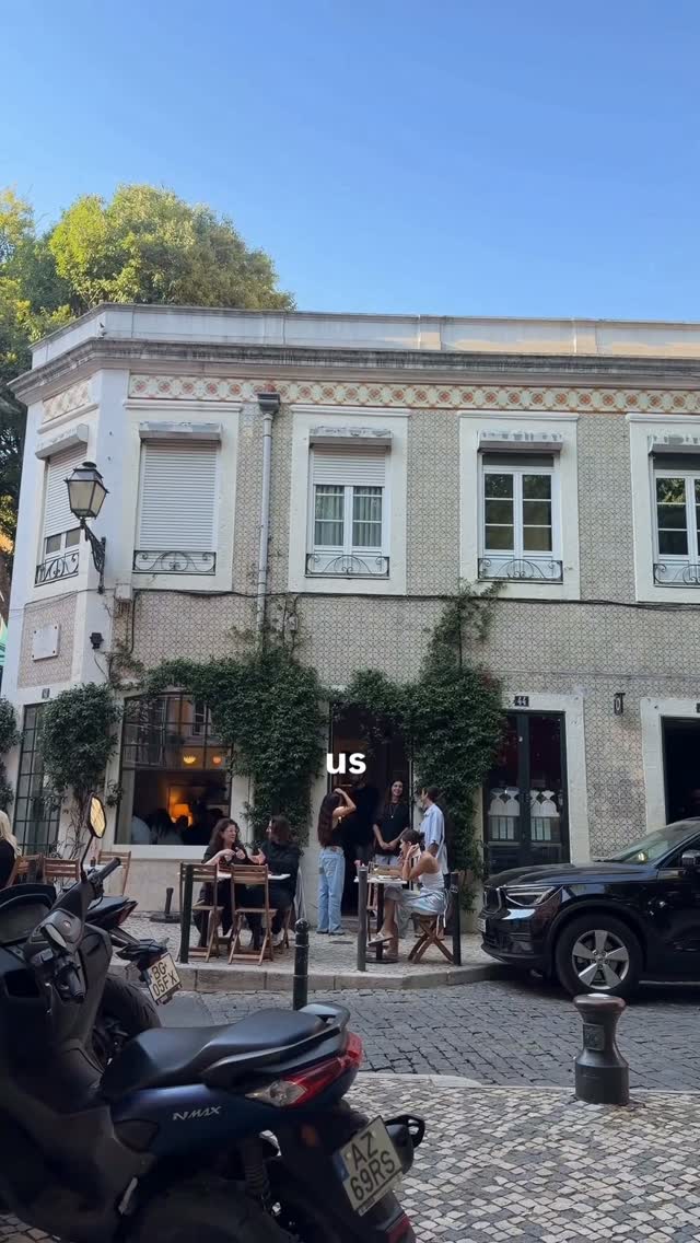 Lisbon's Praça das Flores: A Local Vibe