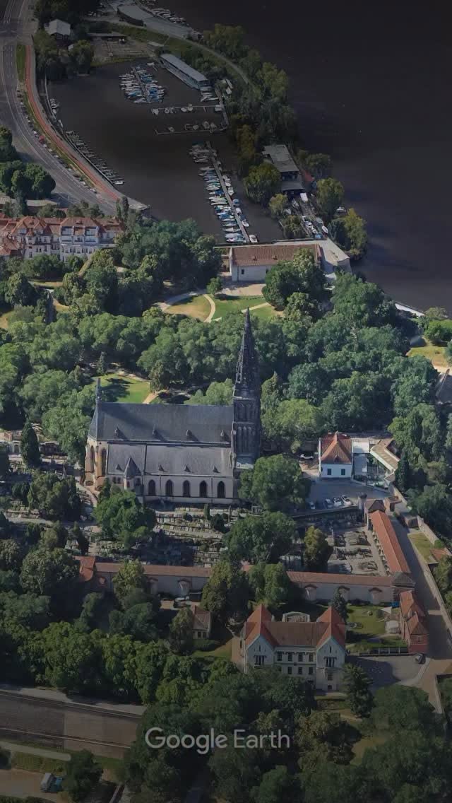 Prague's Vyšehrad, Bridge Statues, and Ancient Rotunda