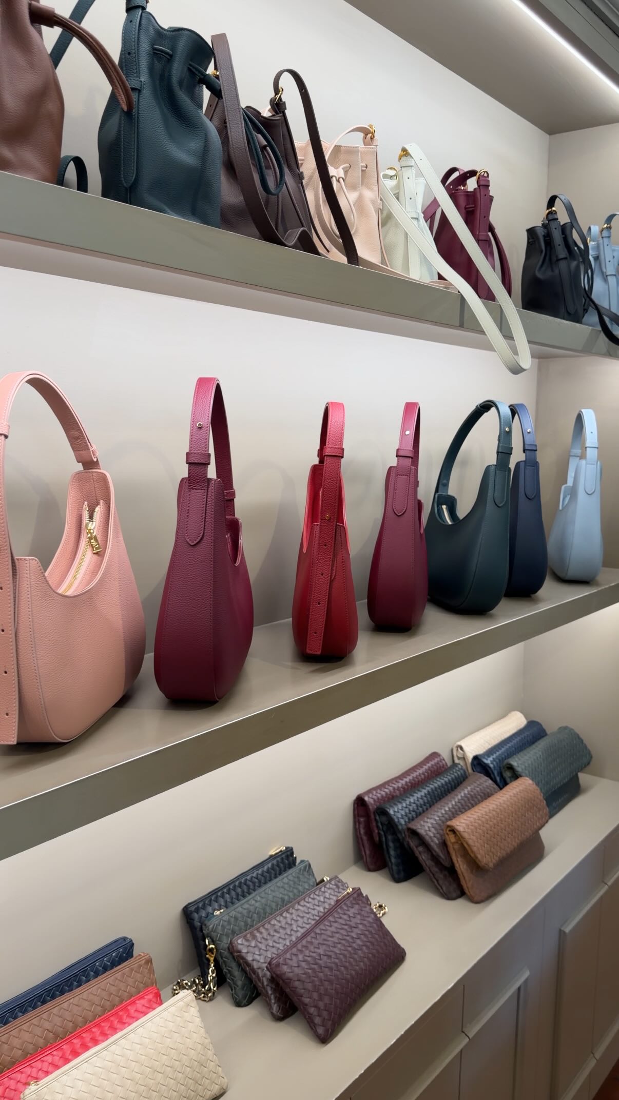 Florence Leather Workshop Offers Artisanal Crafts