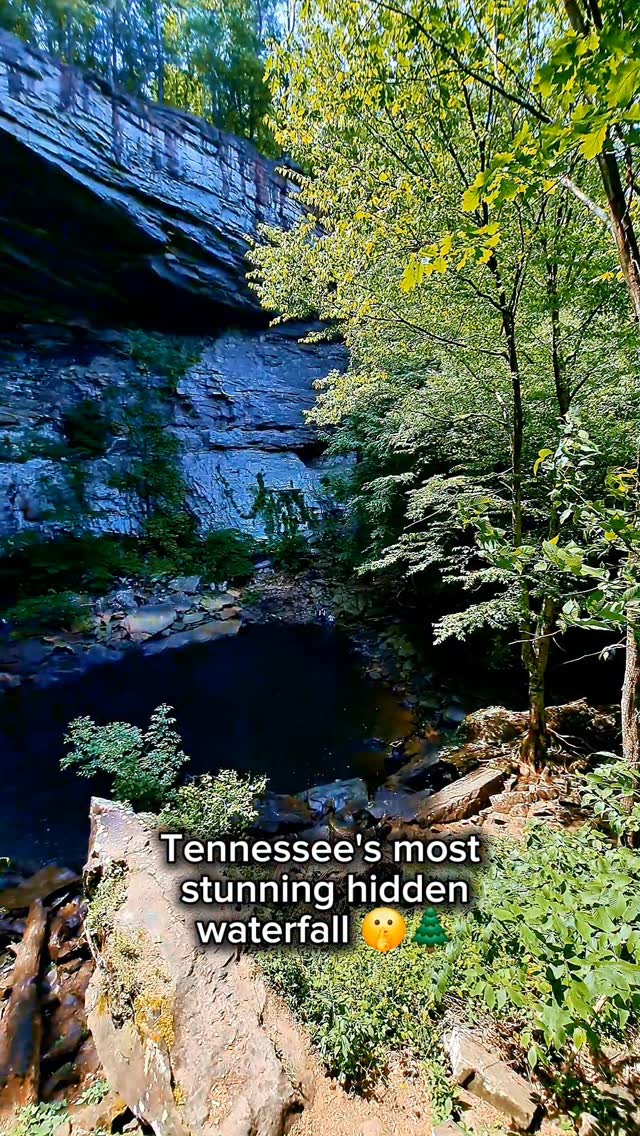 Ozone Falls: Tennessee's Striking Waterfall