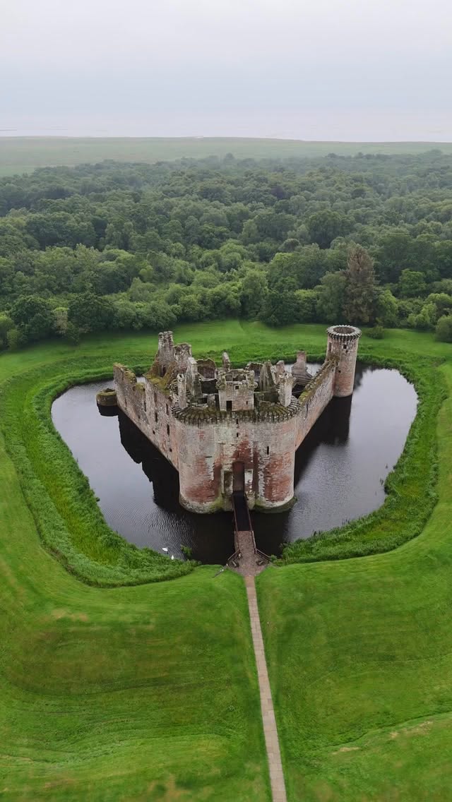 Caerlaverock Castle: A Triangular Ruin