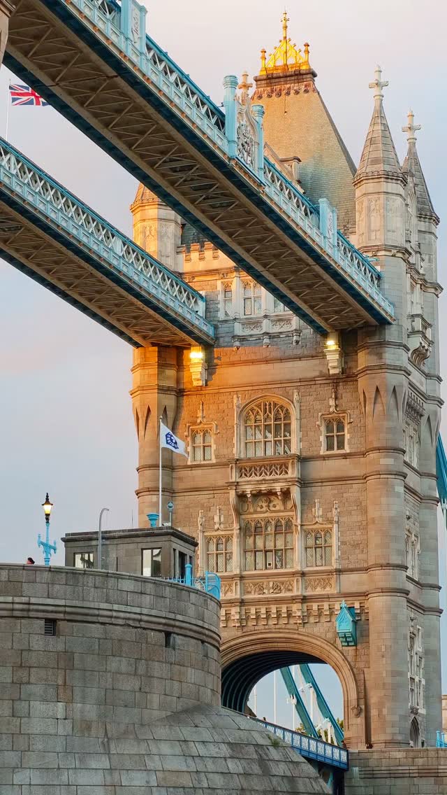 London Landmarks Along The Thames