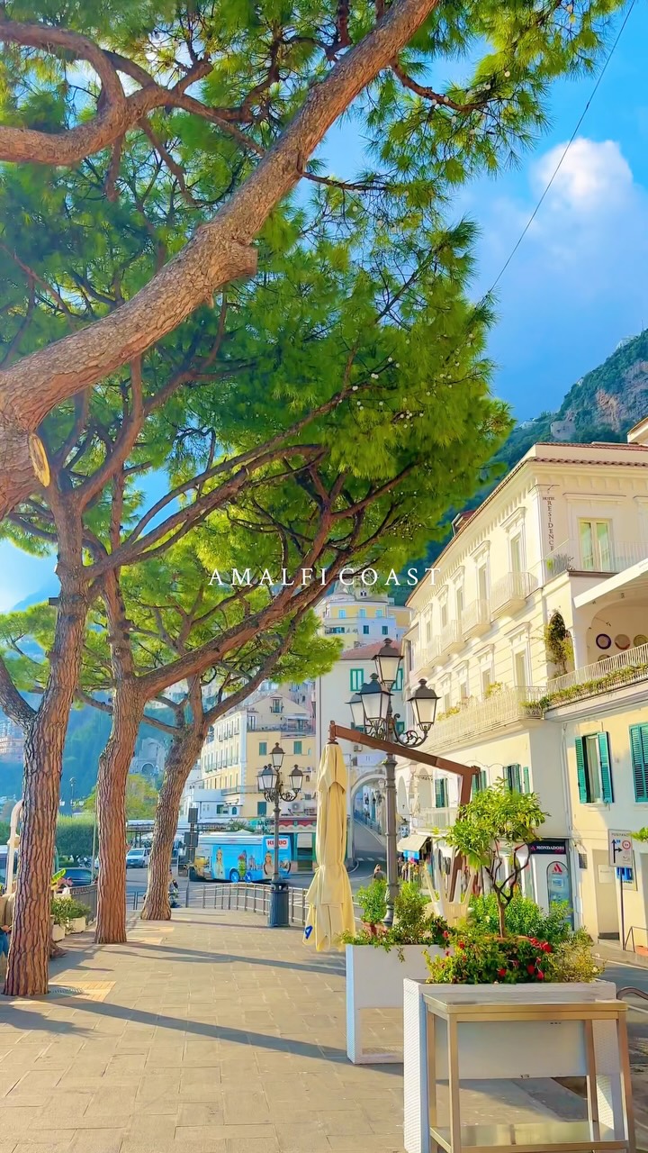 Amalfi Coast's Charming Towns and Coastal Beauty