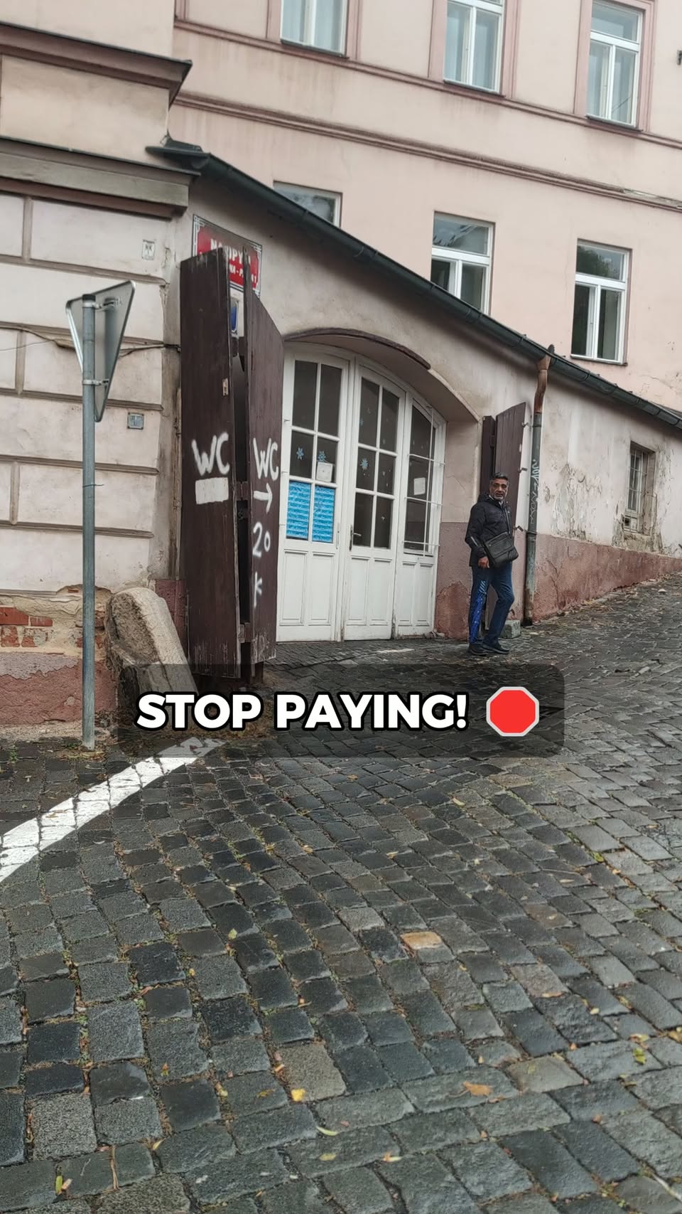 Free Restrooms Found Near Prague Castle