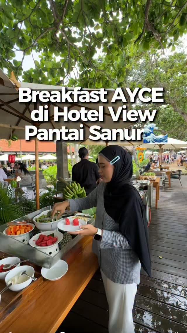 Sanur Hotel Buffet Offers Ocean Views