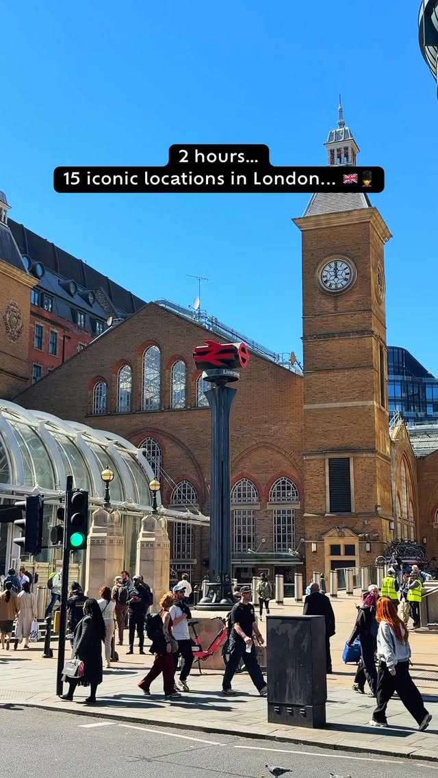London Walking Tour: City Landmarks and Hidden Gems