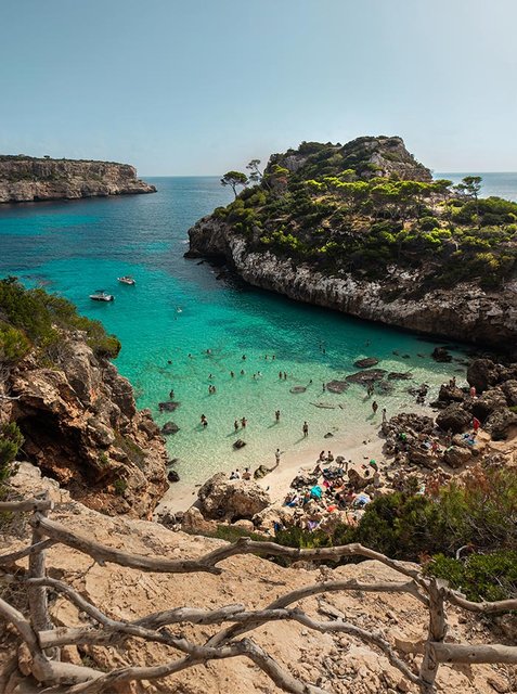 Mallorca Travel Guide: Beaches, Bites, and Island Stays