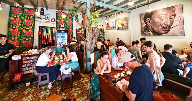 Bangkok's Top Eateries And Attractions
