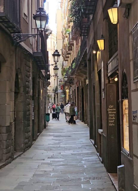 Hidden Barcelona Gems: Architecture, Culture, and Nature