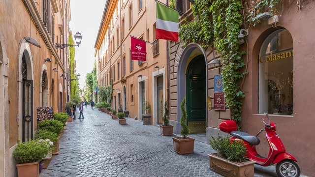 Rome's Artistic Streets and Piazzas