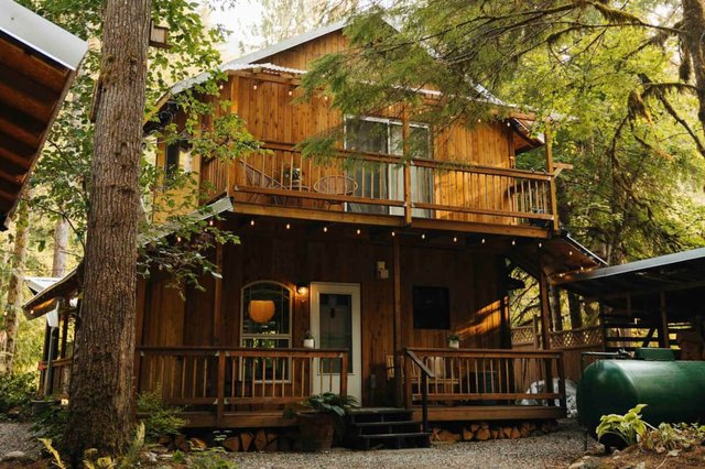 Washington Riverfront Cabins Offer Tranquil Getaways