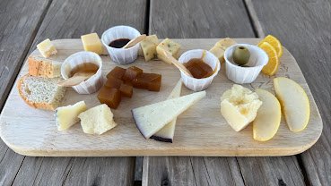 Bocanegra Gastronómica: Cheese, Wine, and Views