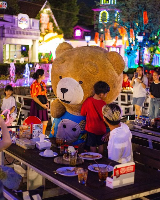 Chocolate Ville: Bangkok's Waterside Dining Destination
