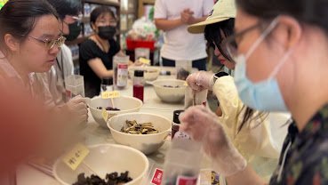 Dihua Street's Herbal and Traditional Goods