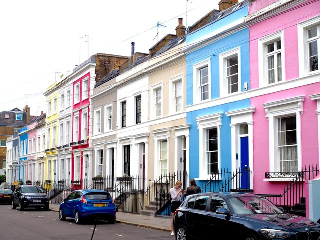 Notting Hill's Colorful Streets, Mews, and Markets