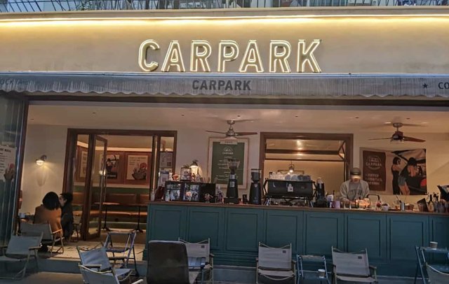 Retro Cafes With Popular Drinks