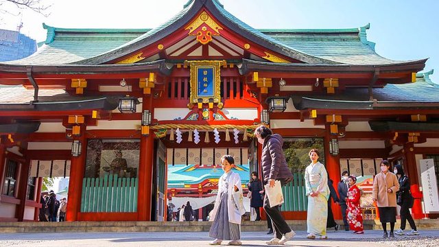 Explore Japan's Vibrant Markets and Historic Sites