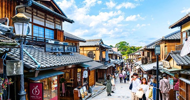 Kyoto Travel Guide: Temples, Districts, and Cuisine