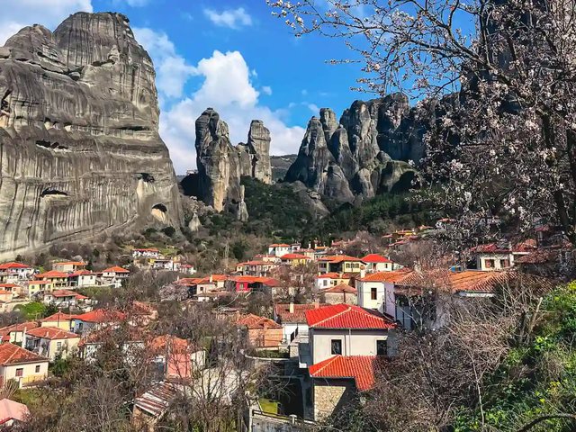 Meteora Monasteries And Nearby Greek Attractions