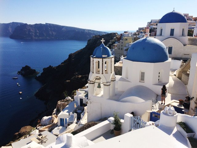Santorini's Essential Islands, Beaches, and Wineries
