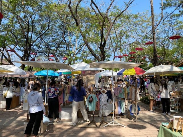 Chiang Mai Markets: Night, Weekend, and Traditional Gems