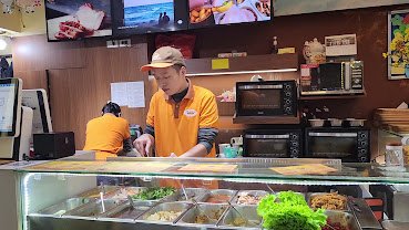 Hanoi's Old Quarter and Banh Mi Long Hoi