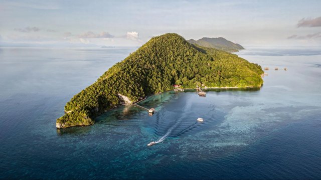 Raja Ampat Offers Underwater and Above-Water Exploration