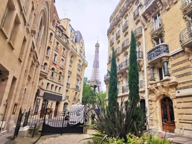 Parisian Art Nouveau Architectural Gems