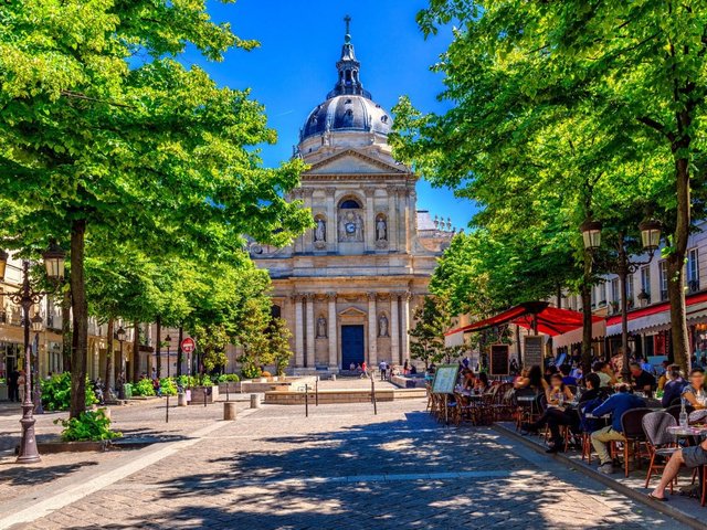 Paris Latin Quarter Eateries Near Landmarks