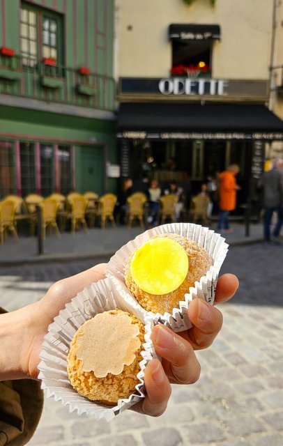 Paris Pastry Stop Near Notre-Dame and Luxembourg Gardens