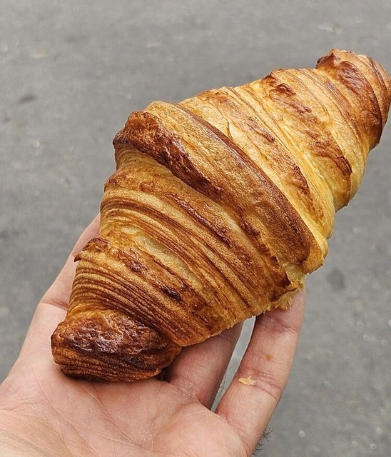 Parisian Bakeries Offering Delicious Croissants