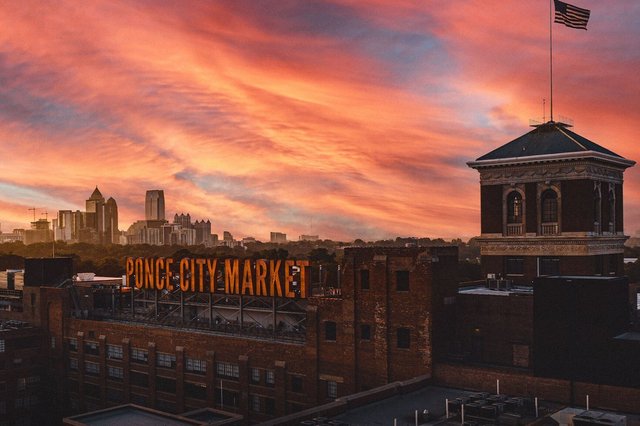 Atlanta Rooftop Entertainment Complex With Dining and Games