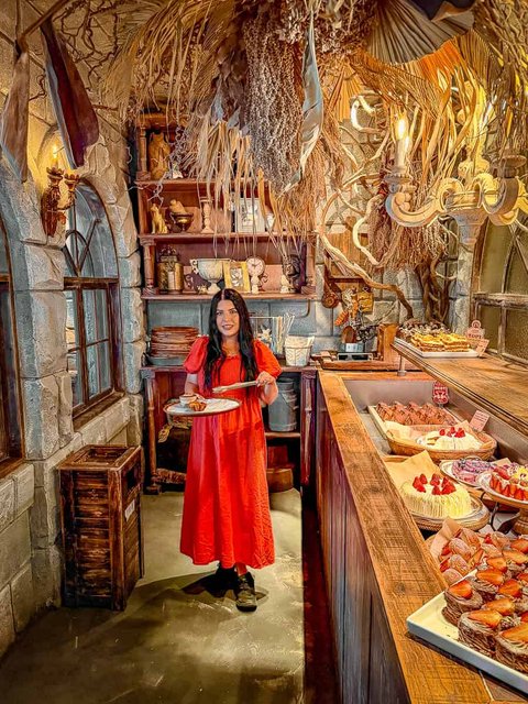 Shanghai's Fairytale Bakery and Nearby Attractions